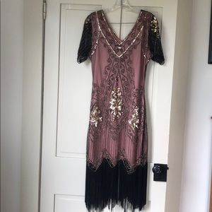1920s flapper style cocktail dress